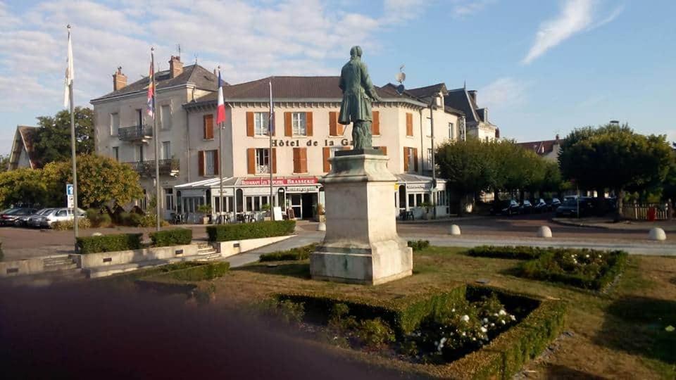 Hotel Restaurant Les Templiers مونبار المظهر الخارجي الصورة